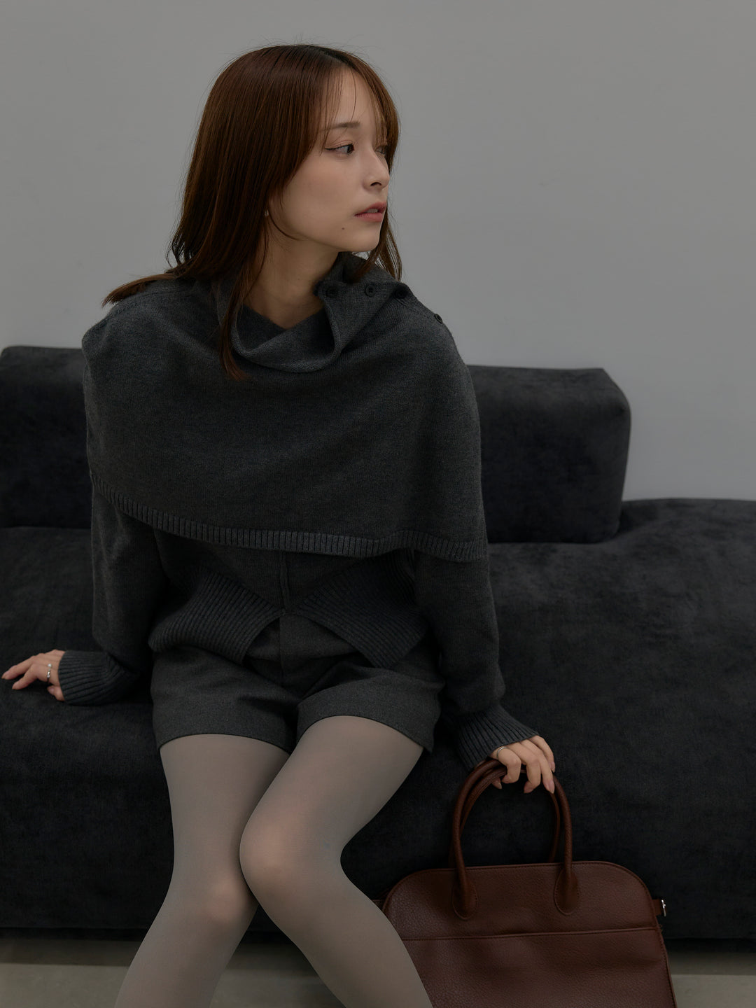 【SET】ケープ付き2WAYフロントスリットニットトップス+ウールタッチミニショートパンツ(2set)