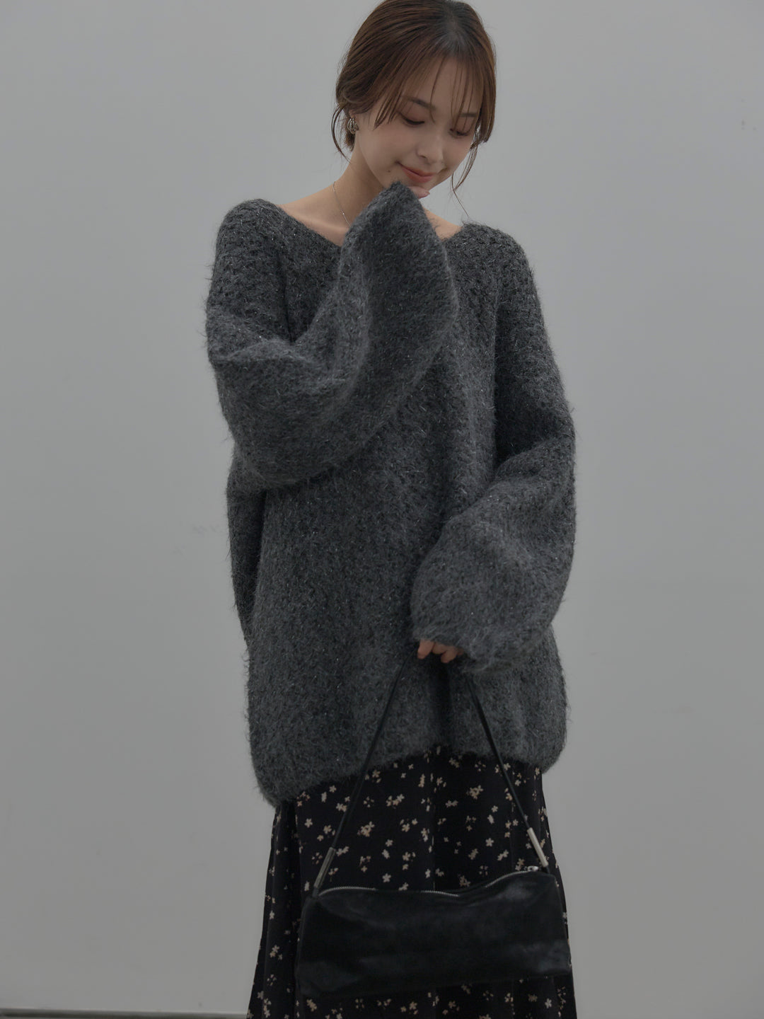 ラメ糸ローゲージ編みオーバーニットトップス