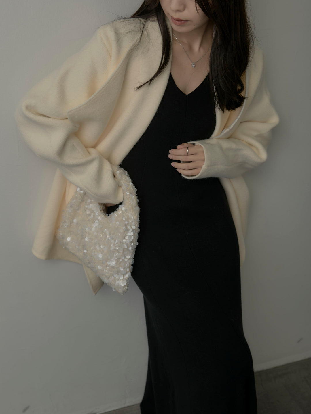 Vネックニットロングワンピース