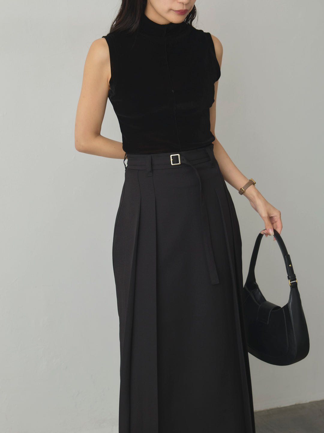 【SET】メッシュベロアノースリーブトップス+【Essential】ベルト付きサイドタックスカート(2set)