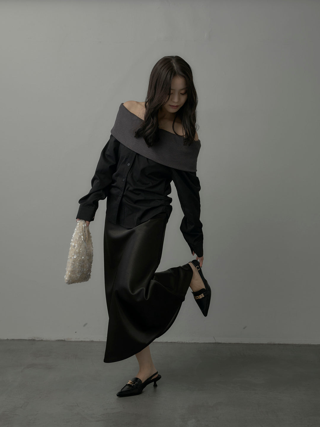 【SET】ニットシャツドッキングオフショルトップス+ヘビーサテンAラインスカート(2set)