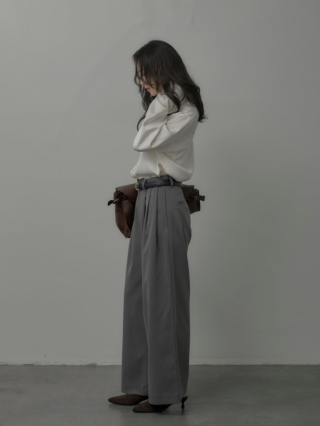 【SET】ケープ付きオーバーサテンシャツ+【Essential】３タックスラックス(2set)