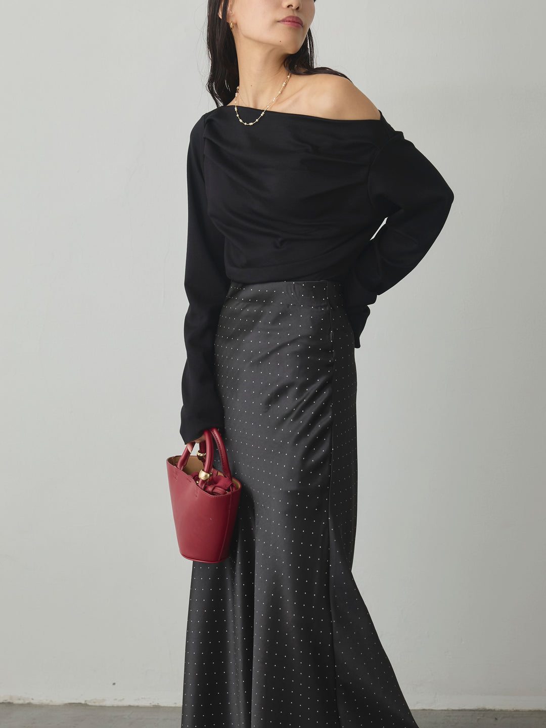 【SET】【Essential】2wayショルダードレープカットトップス+ドットサテンスカート(2set)