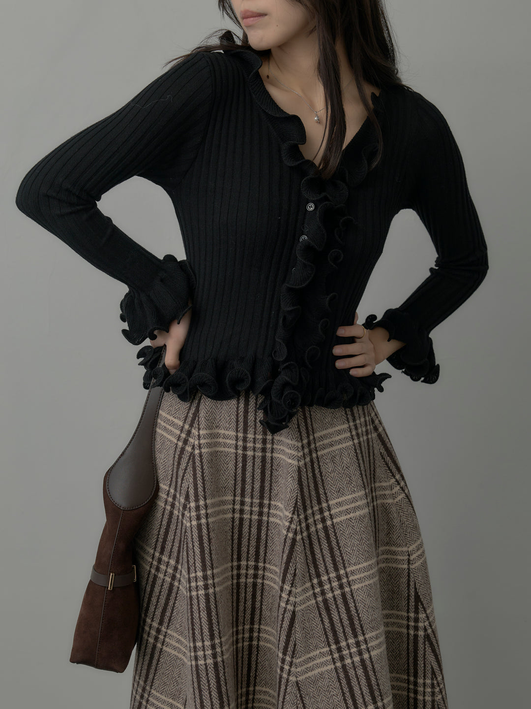 【SET】Vネックフリルデザインニットトップス+【Essential】クラシカルチェックウールタッチスカート(2set)