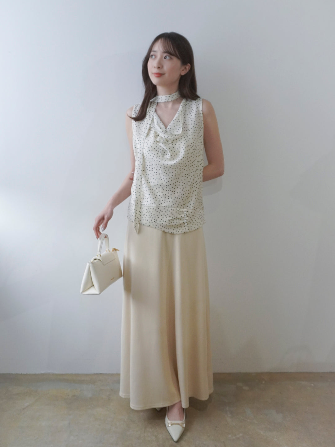 【SET】ランダムドットドレープノースリトップス(タイ付き)+ポンチフレアスカート(2set)