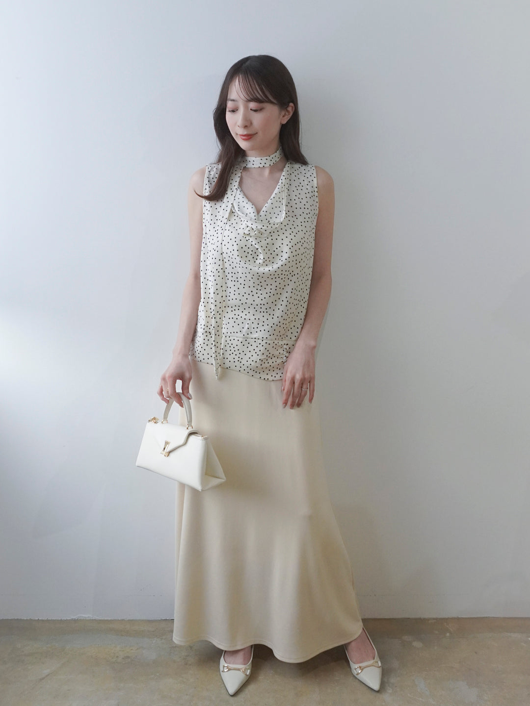 【SET】ランダムドットドレープノースリトップス(タイ付き)+ポンチフレアスカート(2set)