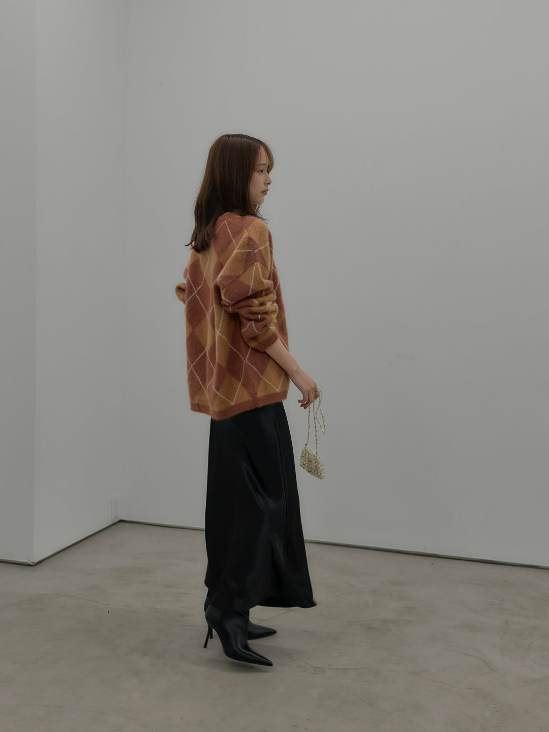 【SET】【premium touch】アーガイル柄ニットプルオーバー+ナローAラインサテンスカート(2set)