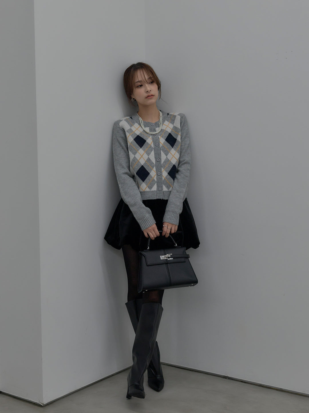 【SET】アーガイル柄コンパクトニットカーディガン+ベロアバルーンミニスカート(インパン付き)(2set)