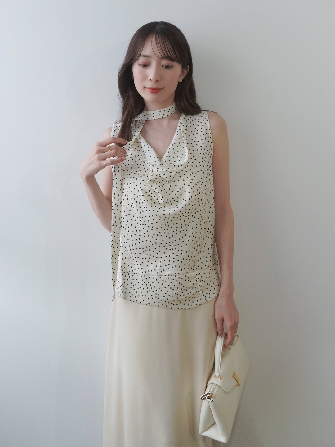 【SET】ランダムドットドレープノースリトップス(タイ付き)+ポンチフレアスカート(2set)