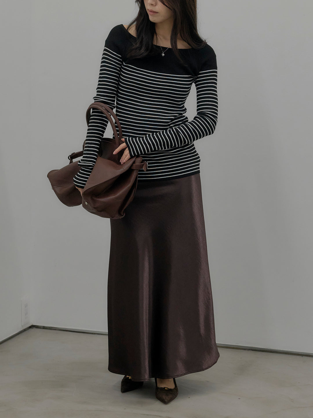 【SET】ハーフボーダーニットトップス+ナローAラインサテンスカート(2set)