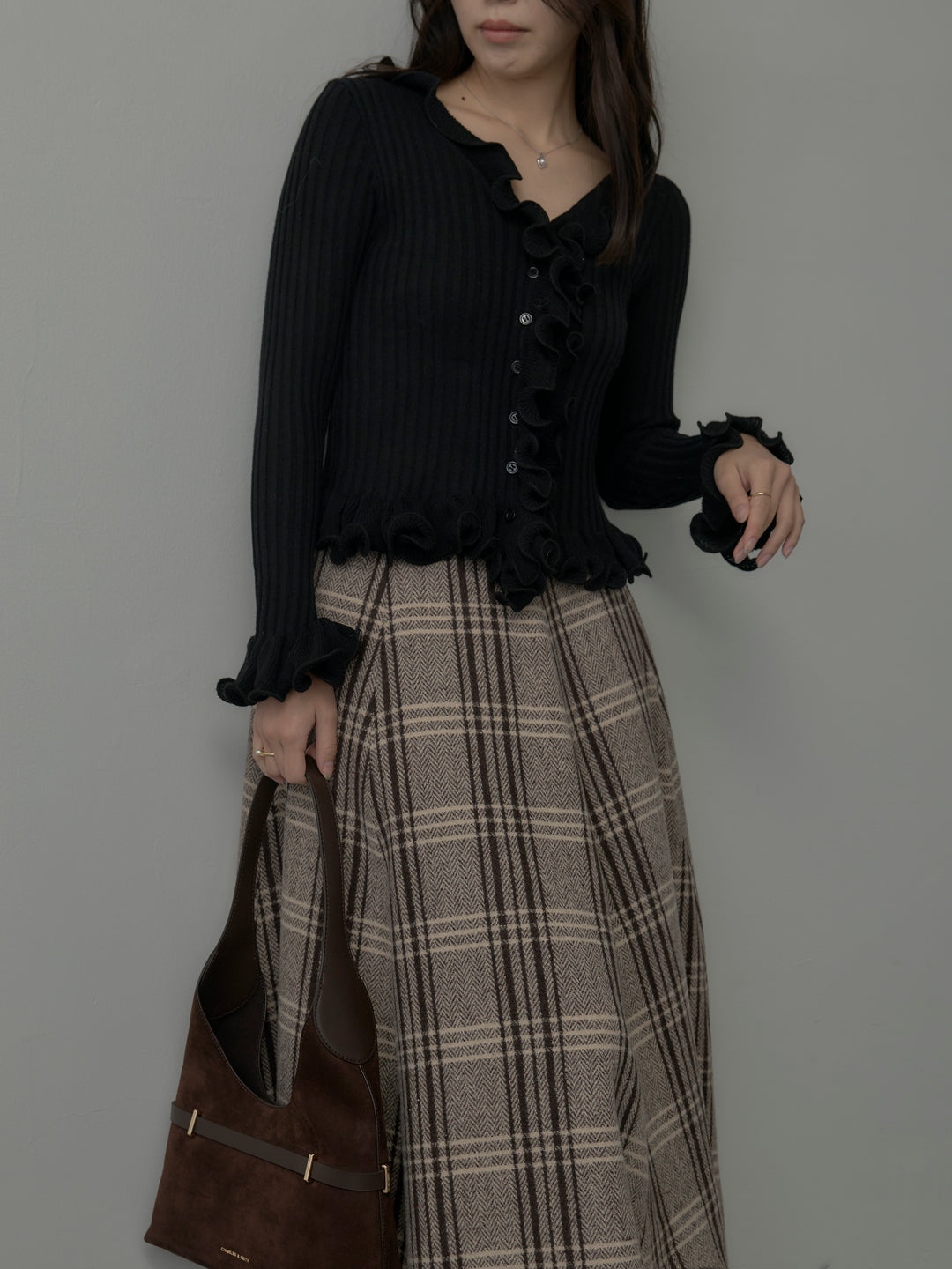 【SET】Vネックフリルデザインニットトップス+【Essential】クラシカルチェックウールタッチスカート(2set)