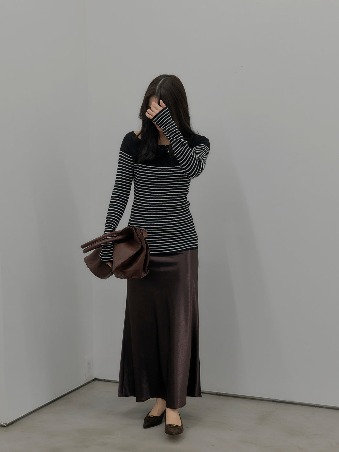 【SET】ハーフボーダーニットトップス+ナローAラインサテンスカート(2set)