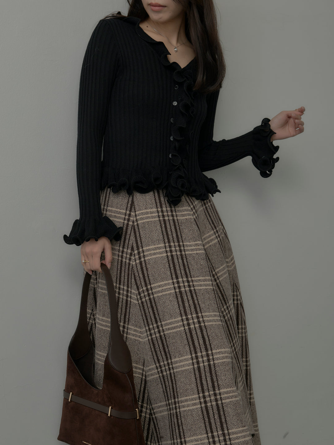 【SET】Vネックフリルデザインニットトップス+【Essential】クラシカルチェックウールタッチスカート(2set)