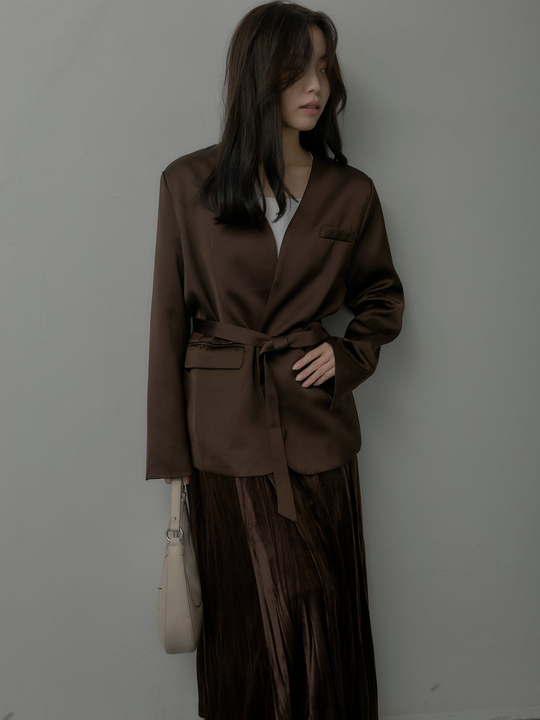 【SET】ノーカラーサテンジャケット+ベロアワッシャープリーツスカート(2set)