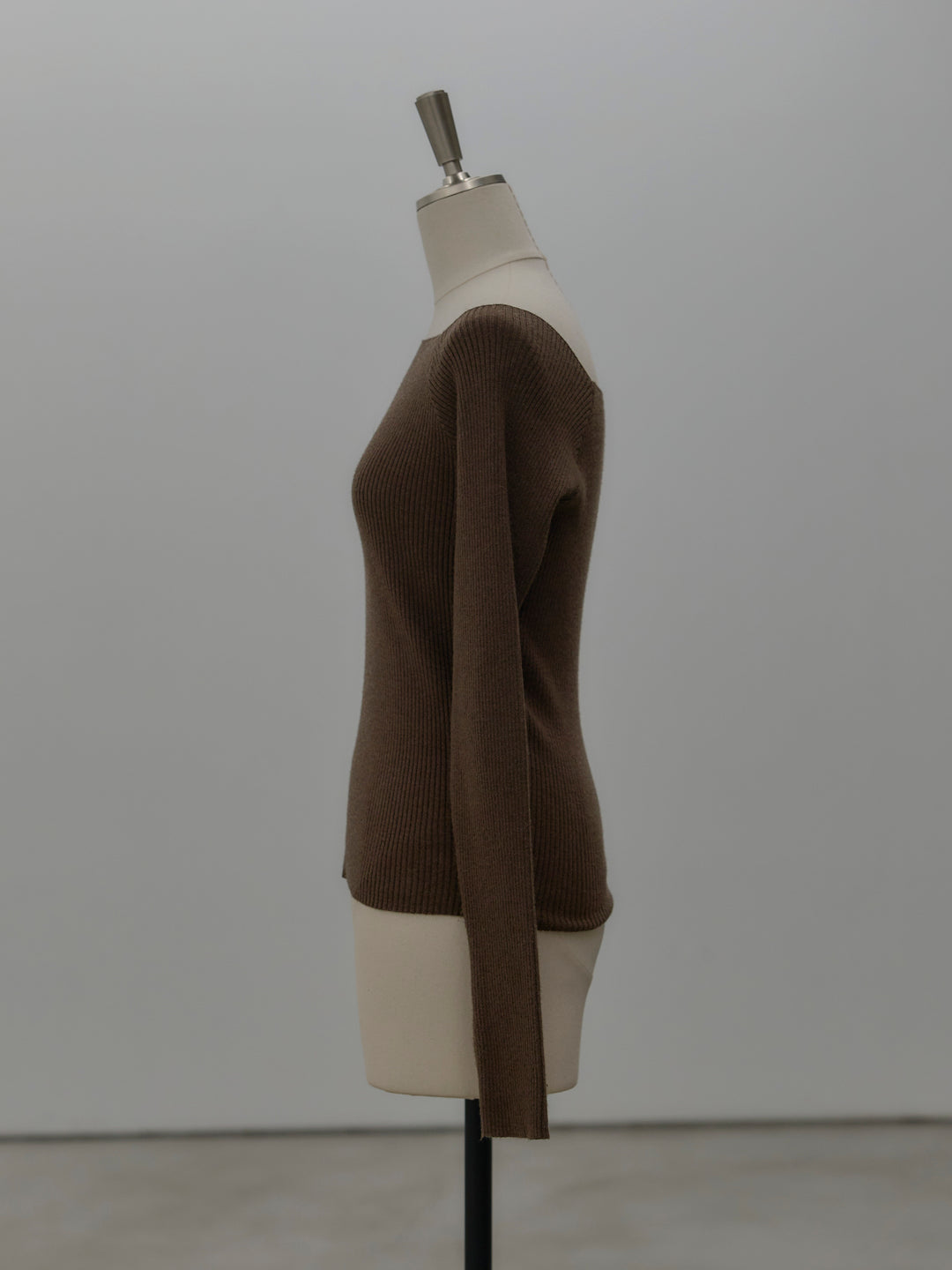 スクエアネックリブニット