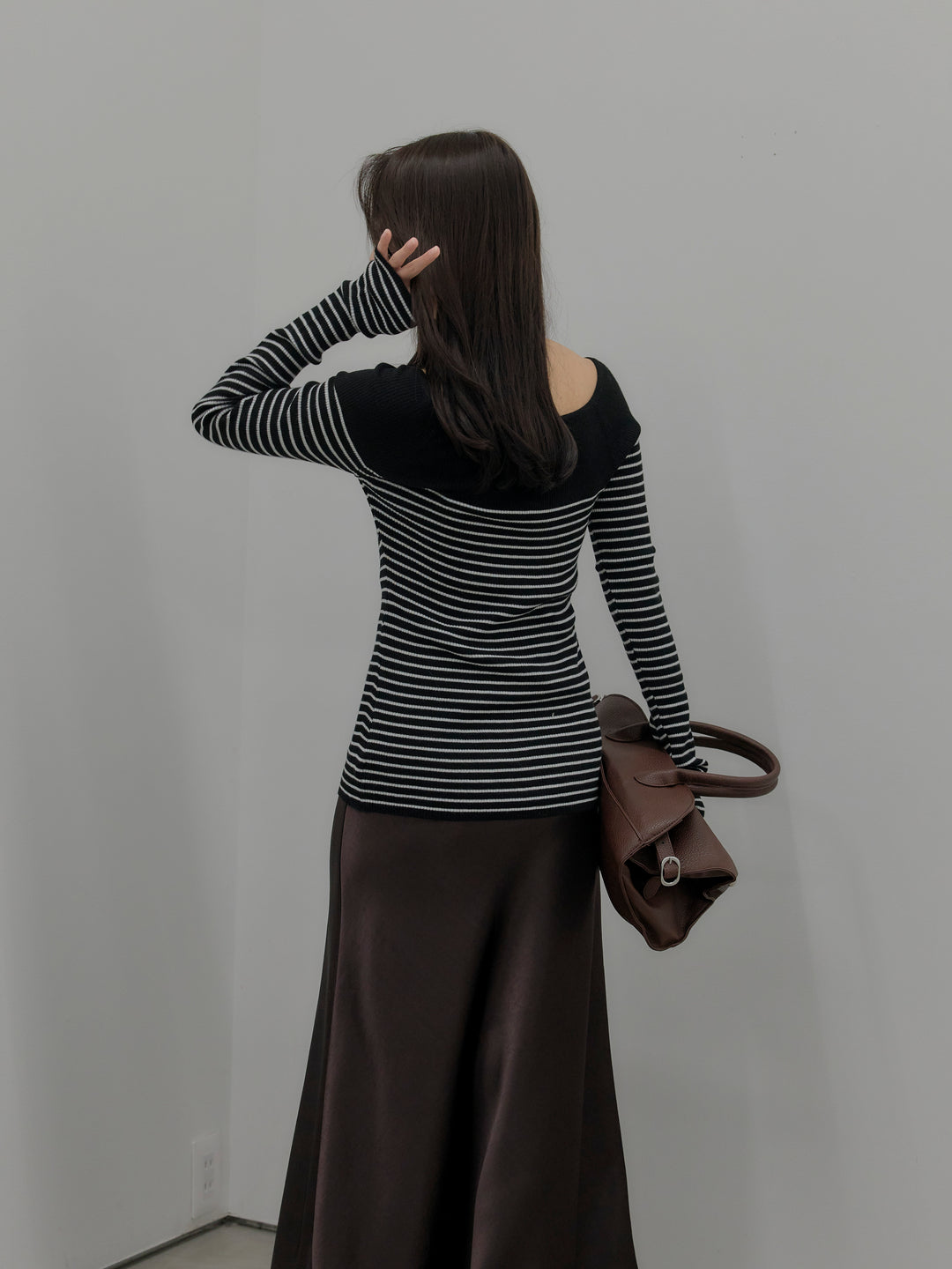 【SET】ハーフボーダーニットトップス+ナローAラインサテンスカート(2set)