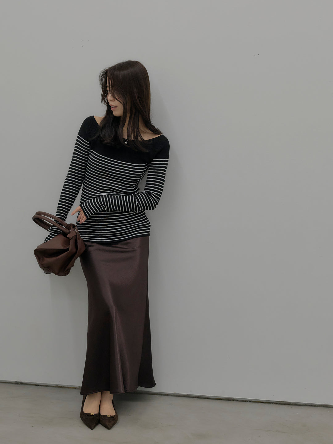 【SET】ハーフボーダーニットトップス+ナローAラインサテンスカート(2set)