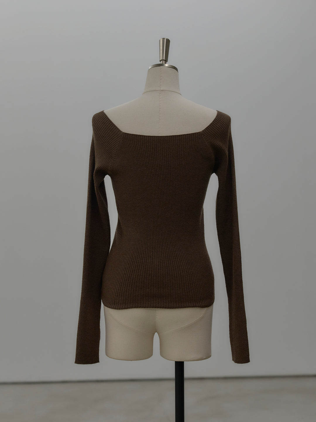 スクエアネックリブニット