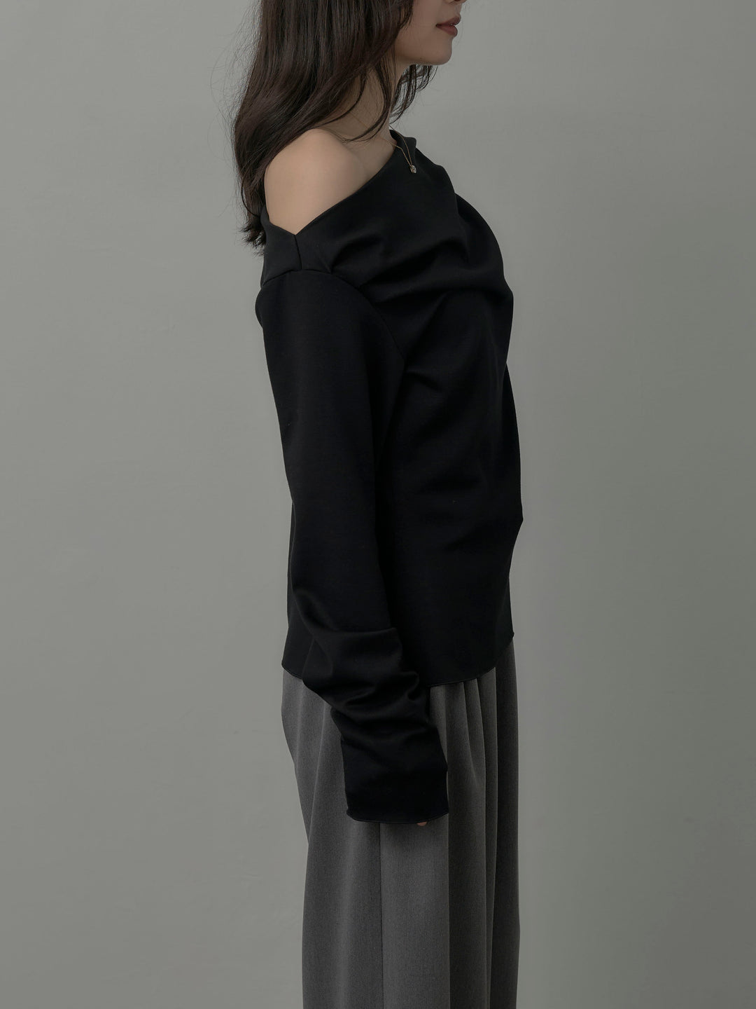 【Essential】2wayショルダードレープカットトップス