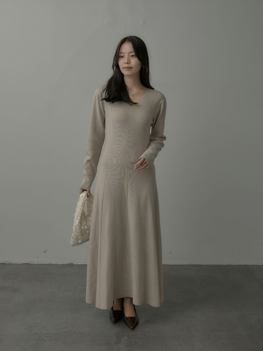 Vネックニットロングワンピース