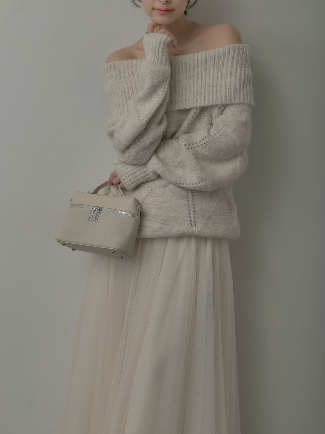 メランジニットオフショルトップス