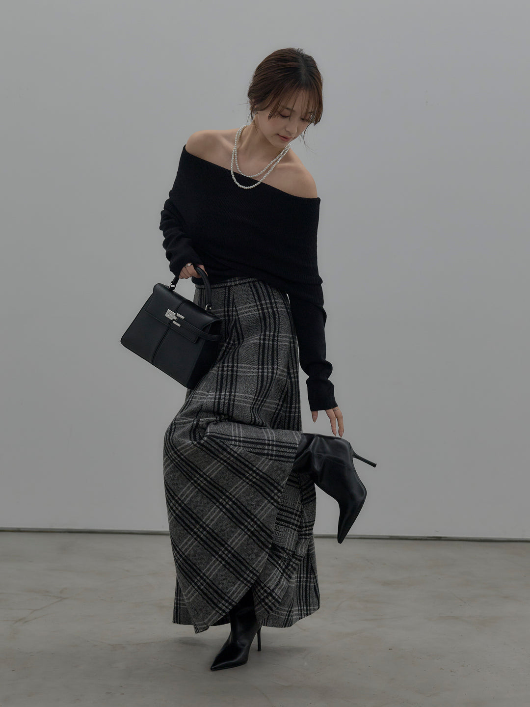 【SET】【premium touch】ソフトリブオフショルニットトップス+【Essential】クラシカルチェックウールタッチスカート(2set)