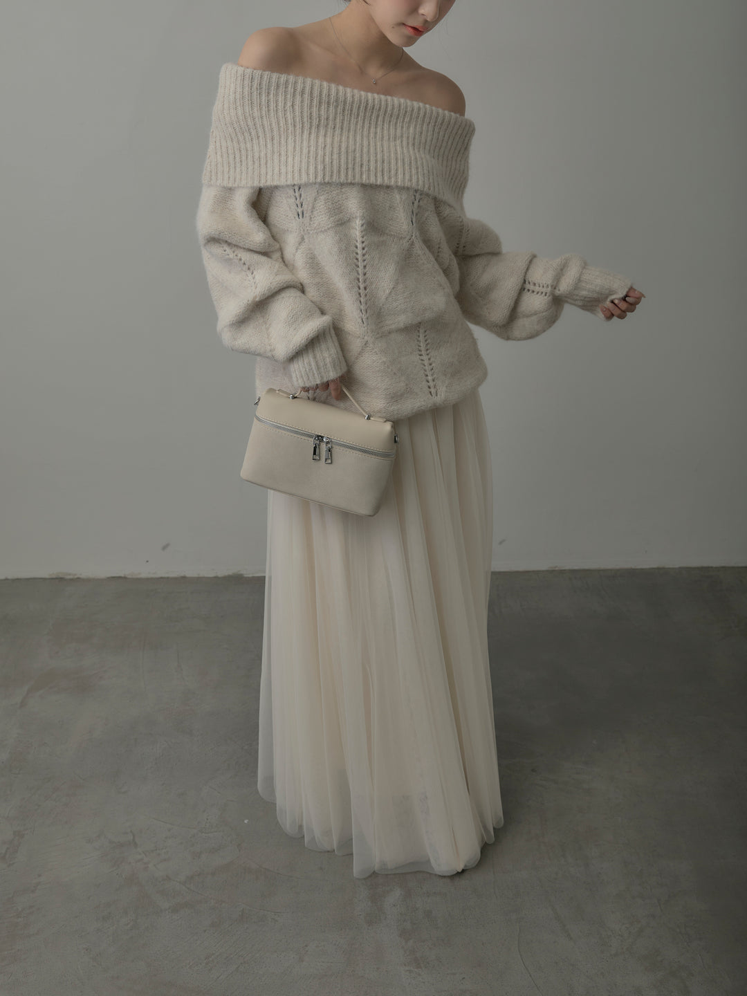 メランジニットオフショルトップス