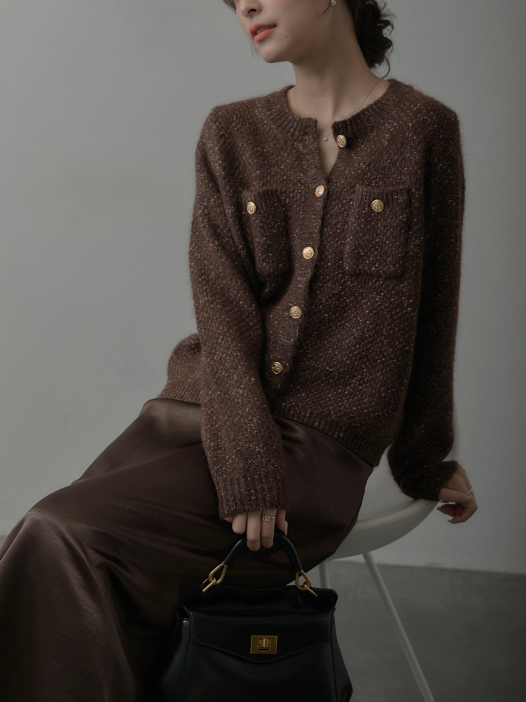 【SET】MIXニットゴールドボタンニットカーディガン+裾レースサテンスカート(2set)