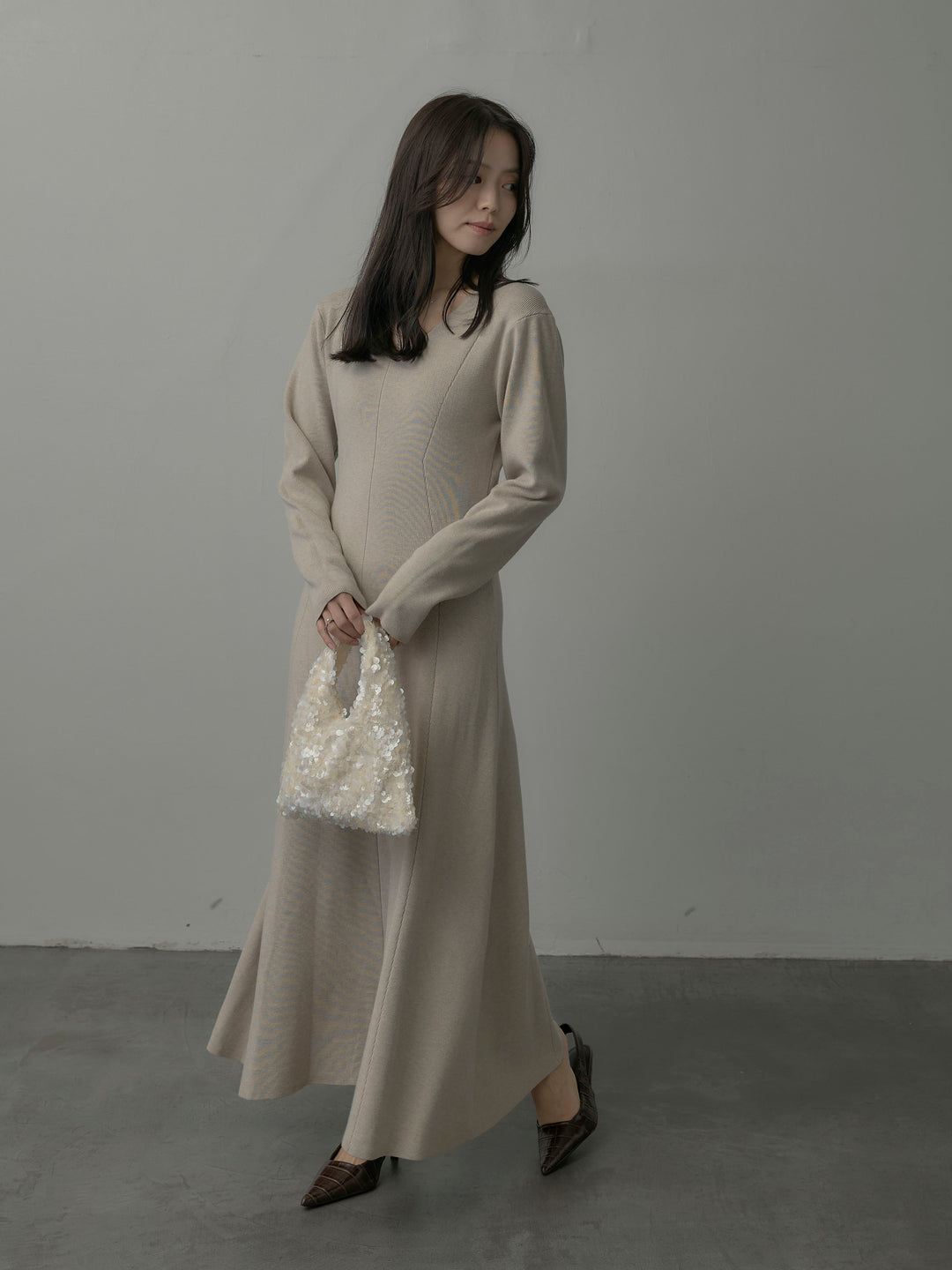 Vネックニットロングワンピース