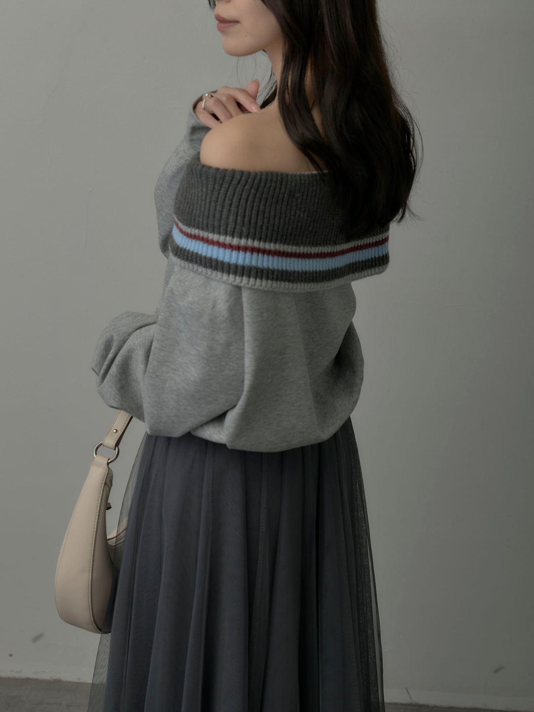 配色ボーダースウェットオフショルトップス