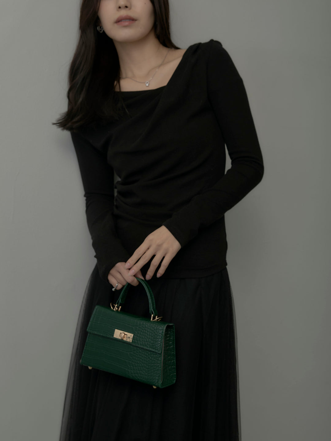 ドレープデザイントップス