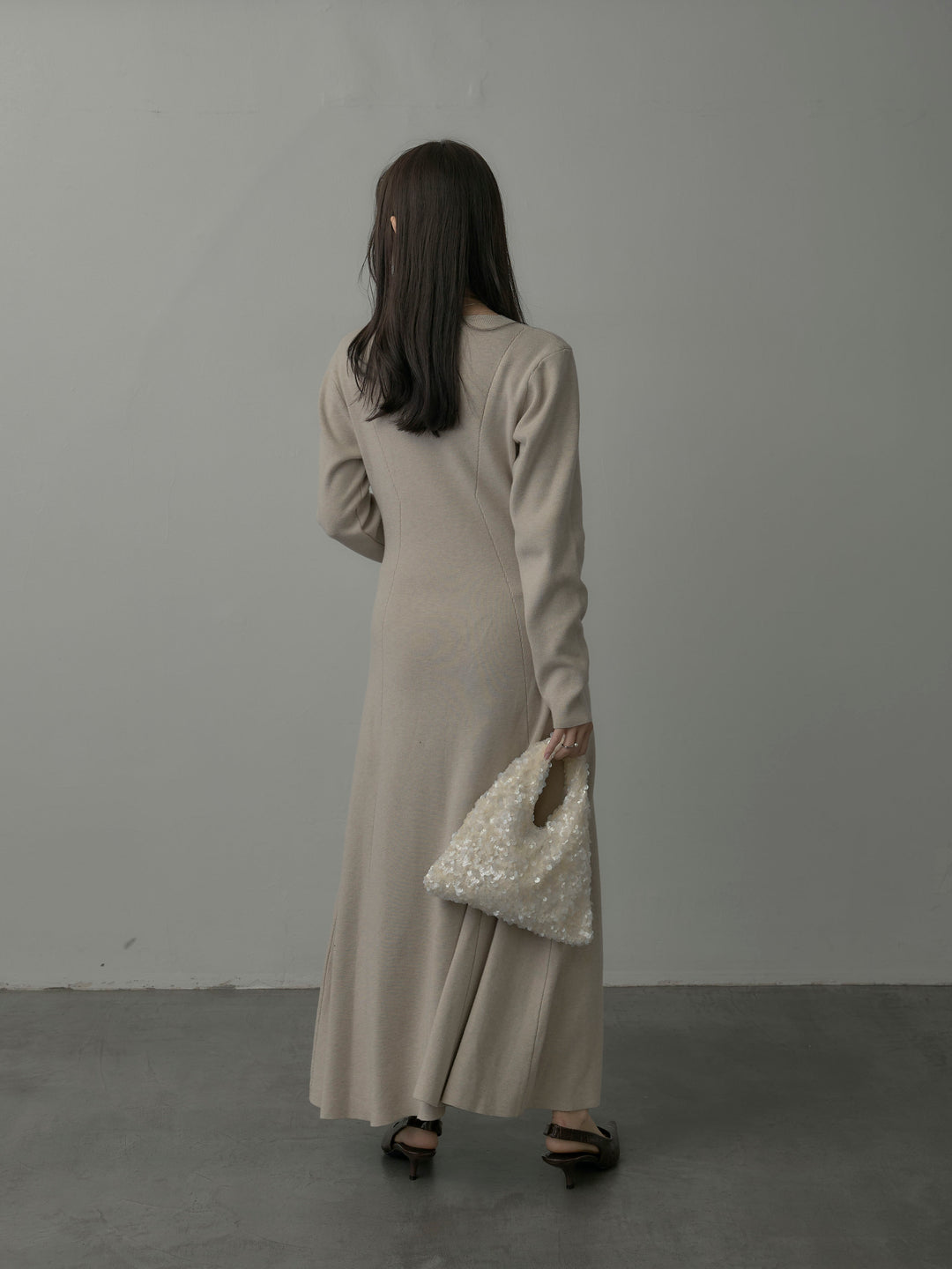 Vネックニットロングワンピース