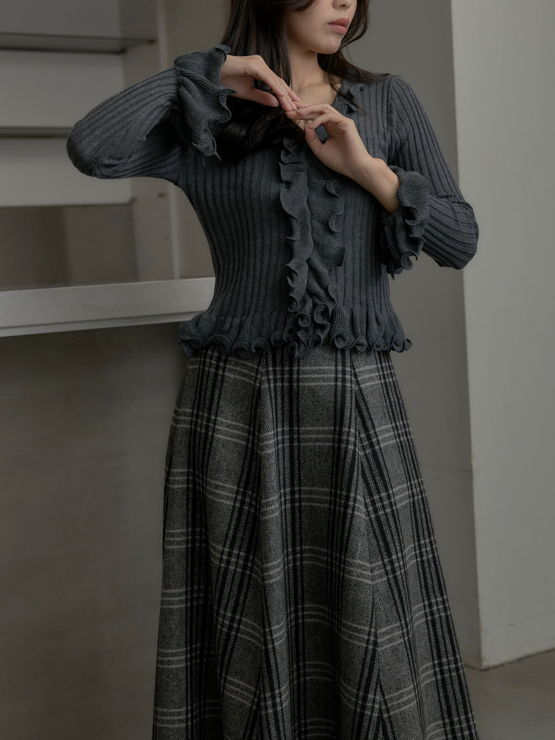 Vネックフリルデザインニットトップス