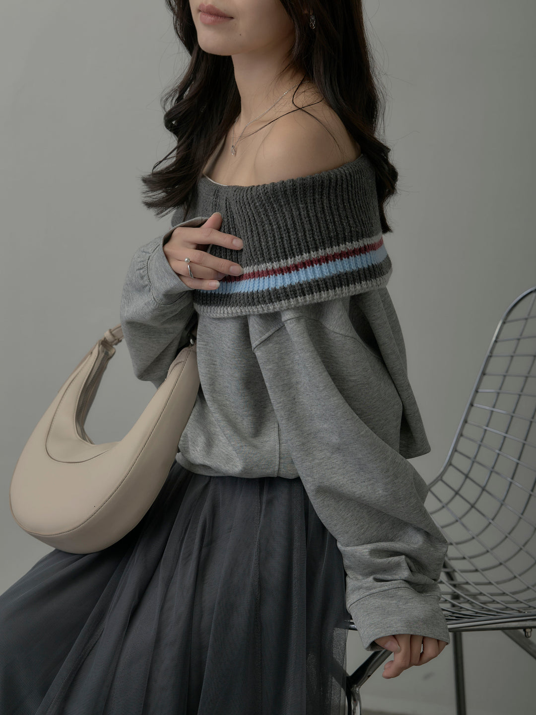 配色ボーダースウェットオフショルトップス