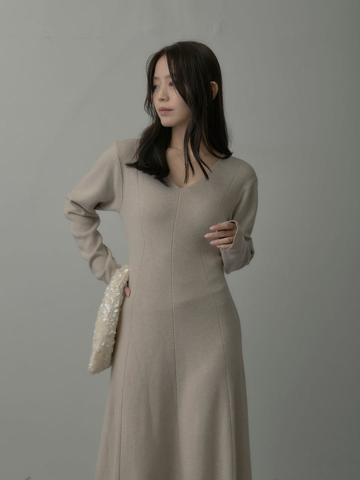 Vネックニットロングワンピース