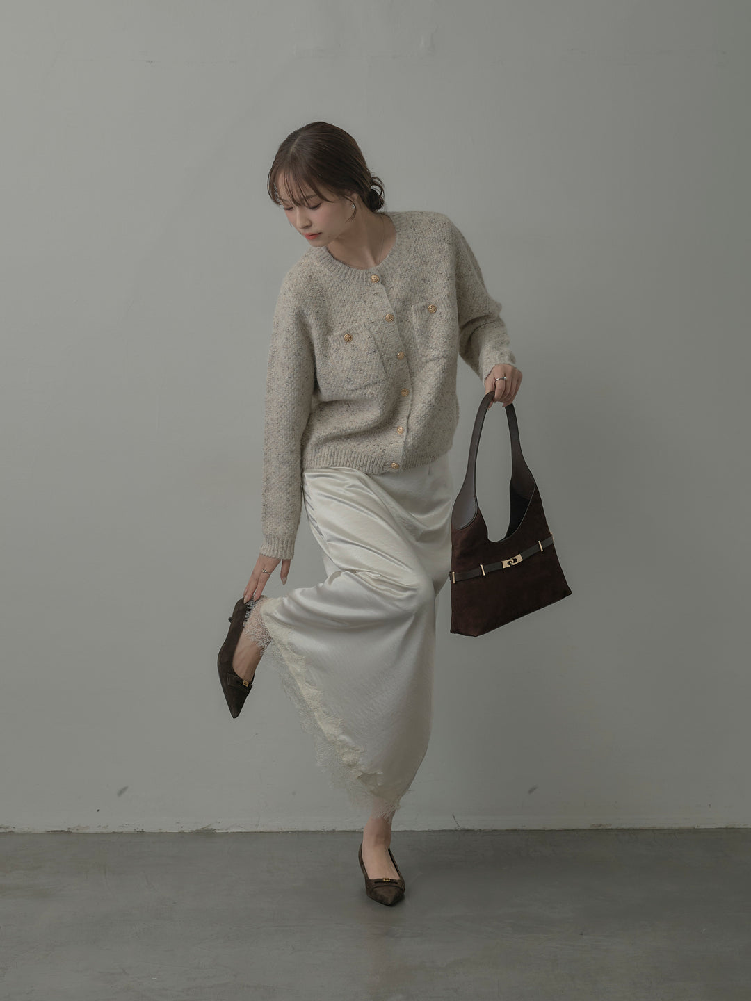 【SET】MIXニットゴールドボタンニットカーディガン+裾レースサテンスカート(2set)