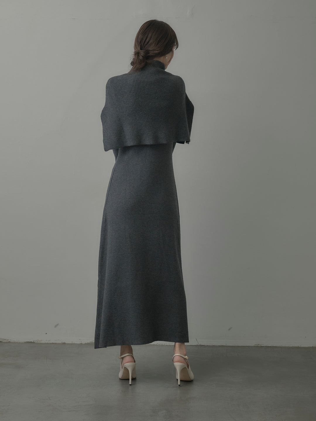 ケープ付きリブニットロングワンピース