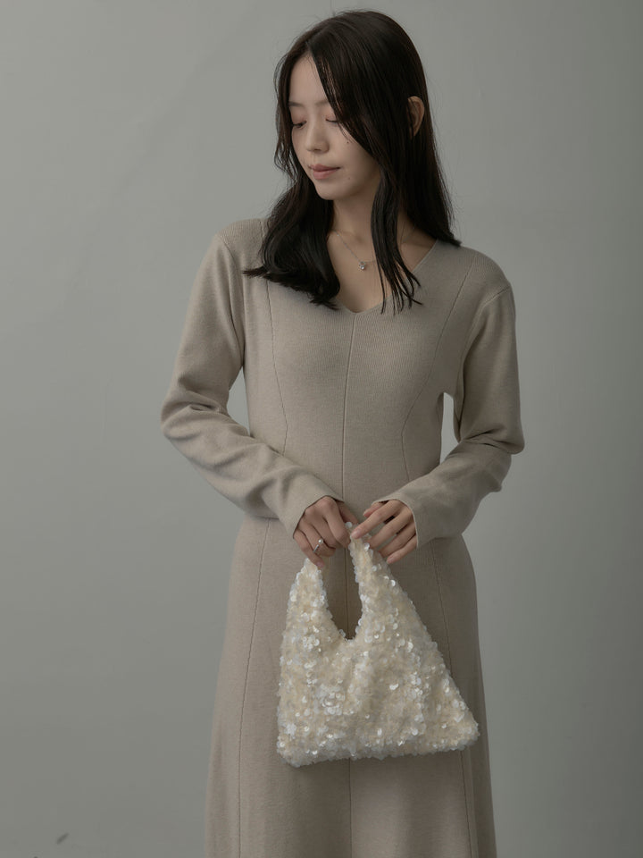 Vネックニットロングワンピース