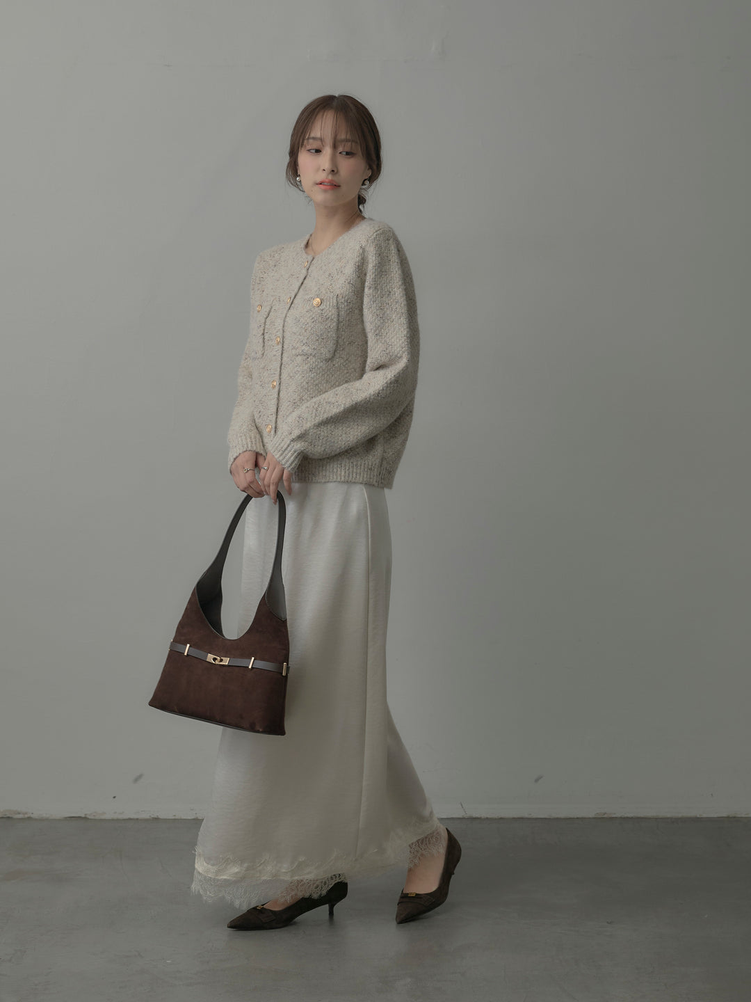 【SET】MIXニットゴールドボタンニットカーディガン+裾レースサテンスカート(2set)