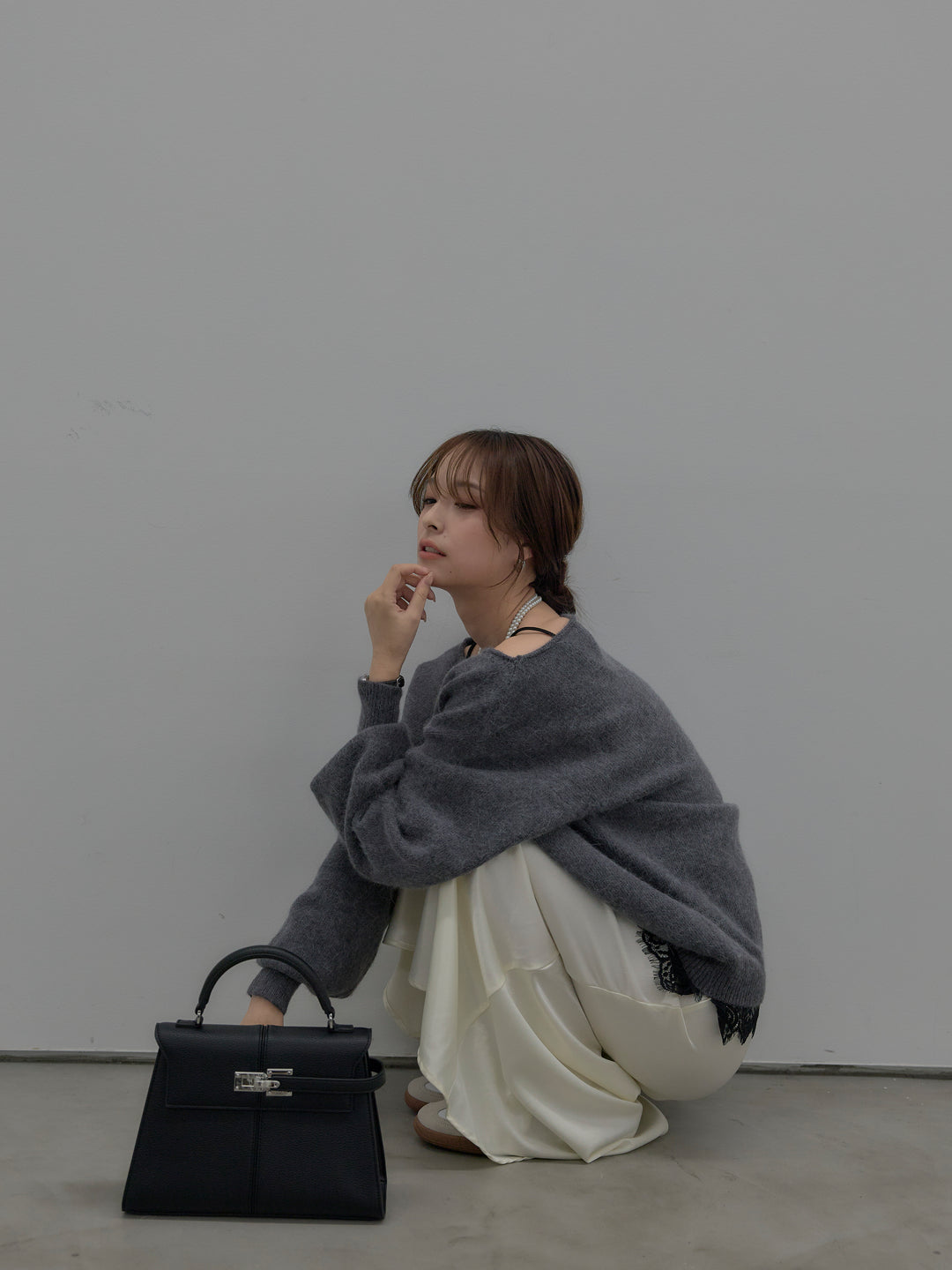 【SET】【premium touch】2wayショルダーニットプルオーバー+ナローAラインサテンスカート(2set)