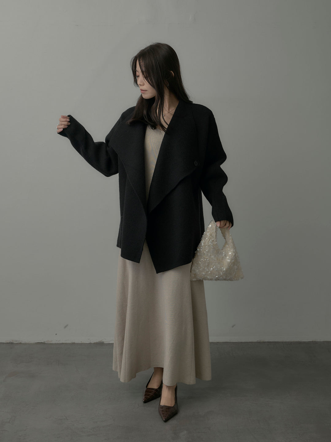 Vネックニットロングワンピース