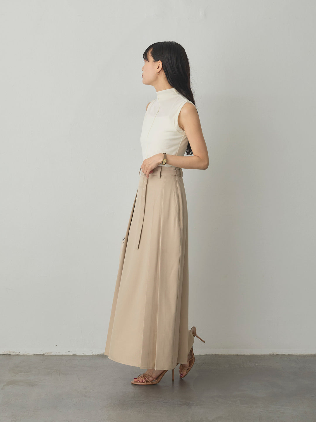 【SET】メッシュベロアノースリーブトップス+【Essential】ベルト付きサイドタックスカート(2set)