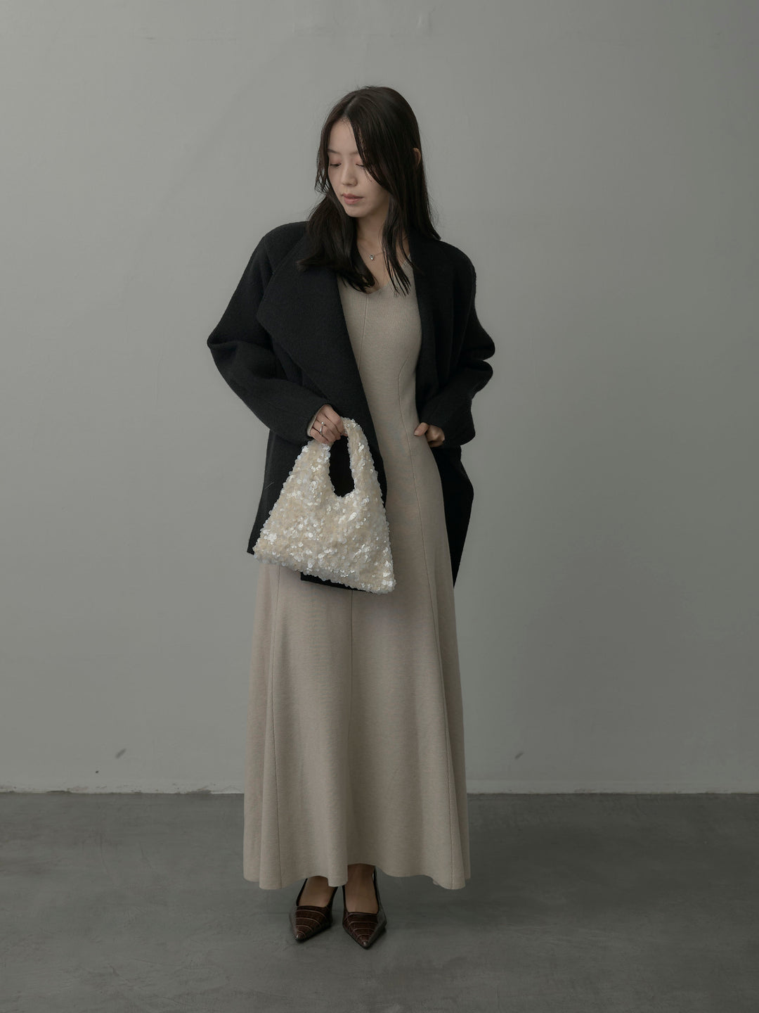 Vネックニットロングワンピース