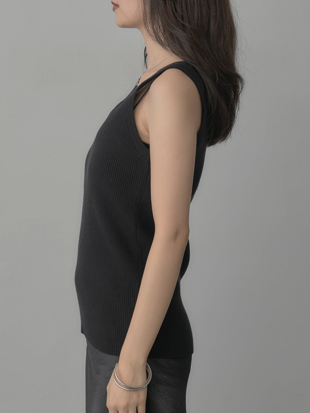 【SET】タンク付きクロスデザインニットプルオーバー+ナローAラインサテンスカート(2set)