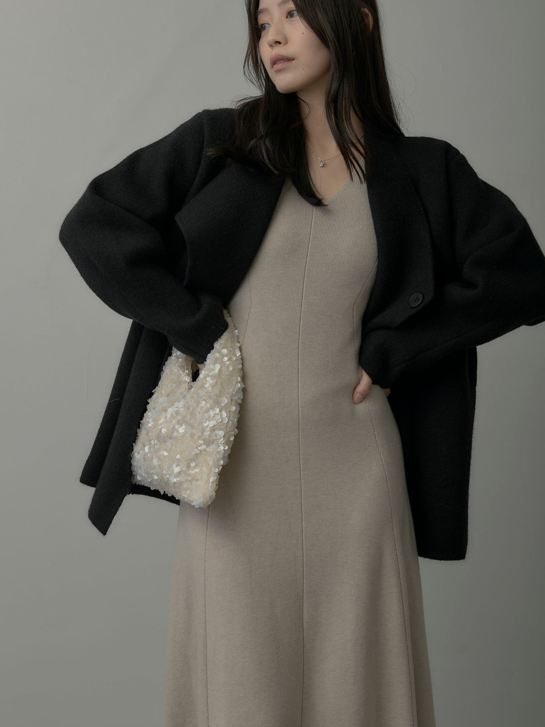 Vネックニットロングワンピース