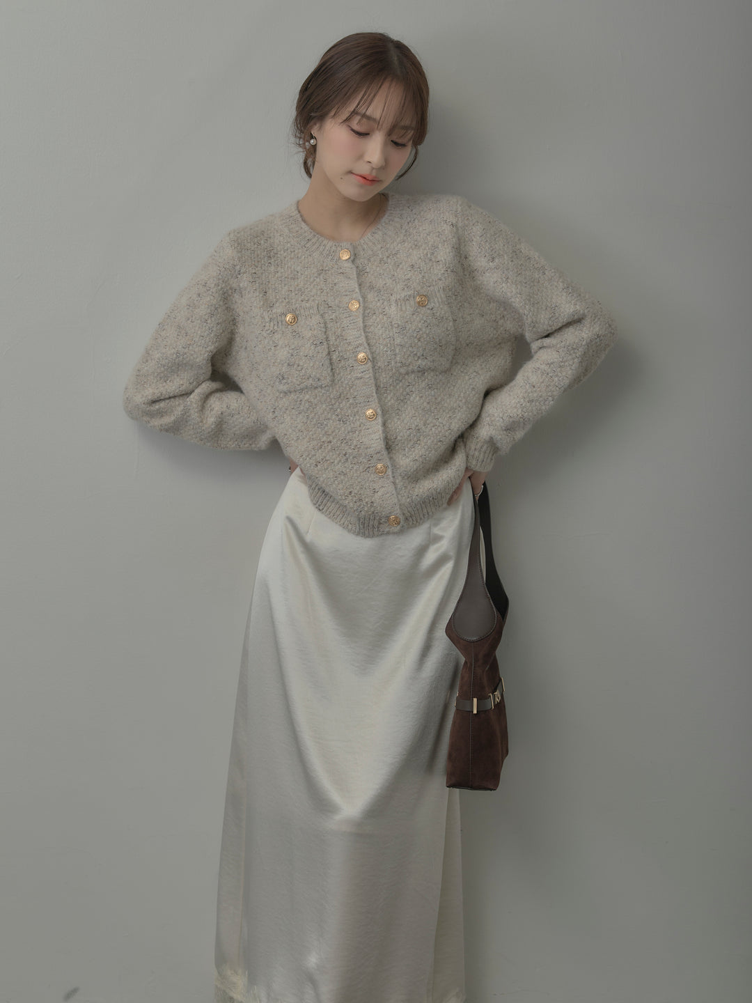 【SET】MIXニットゴールドボタンニットカーディガン+裾レースサテンスカート(2set)