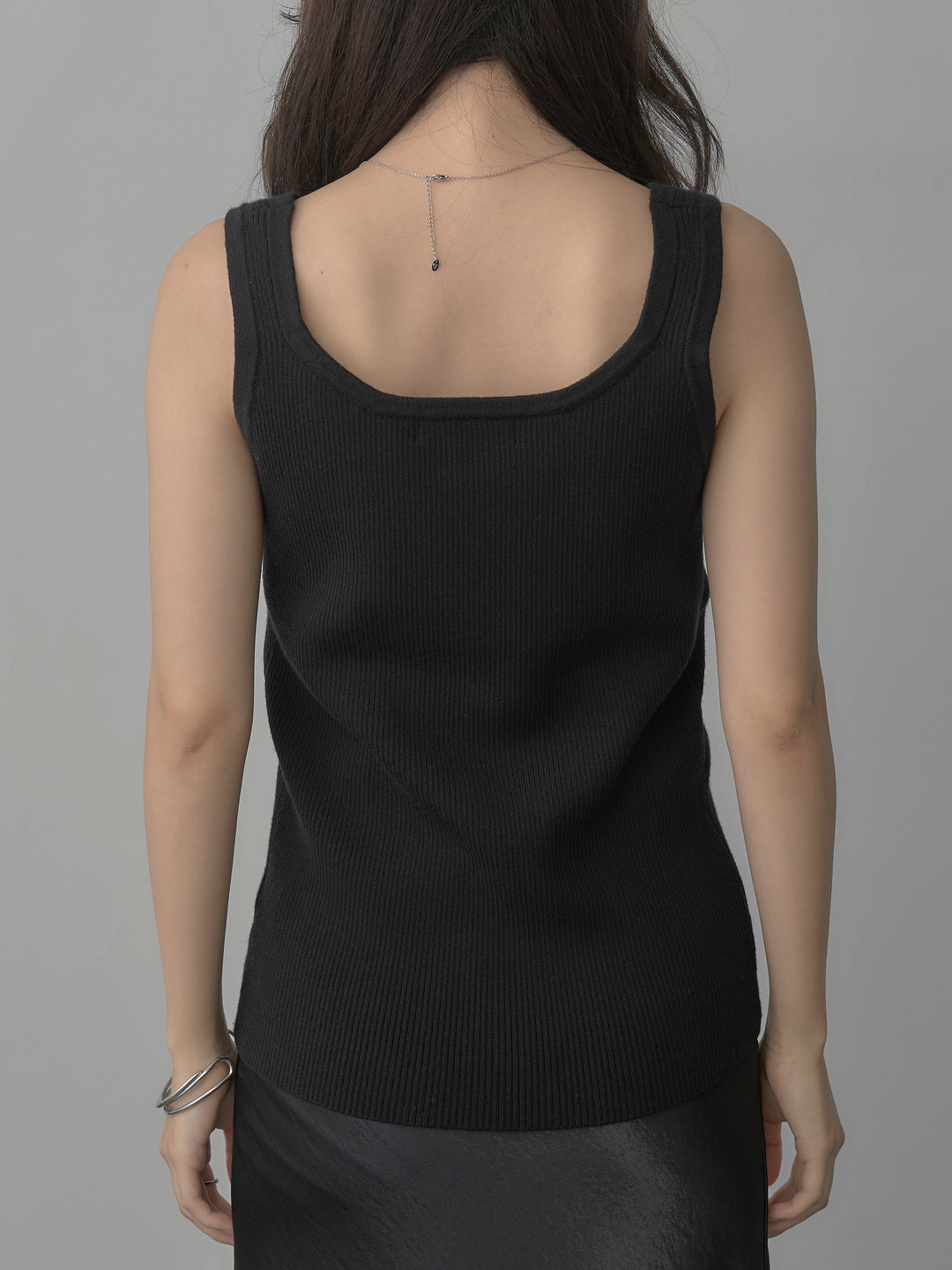 [予約]タンク付きクロスデザインニットプルオーバー