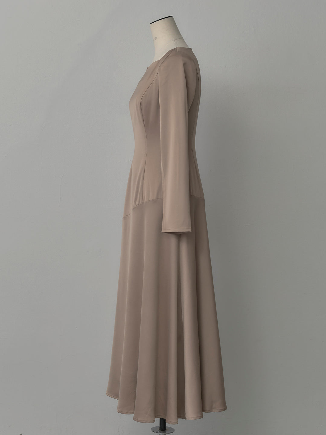 【Essential】ハートネックロングスリーブサテンワンピース