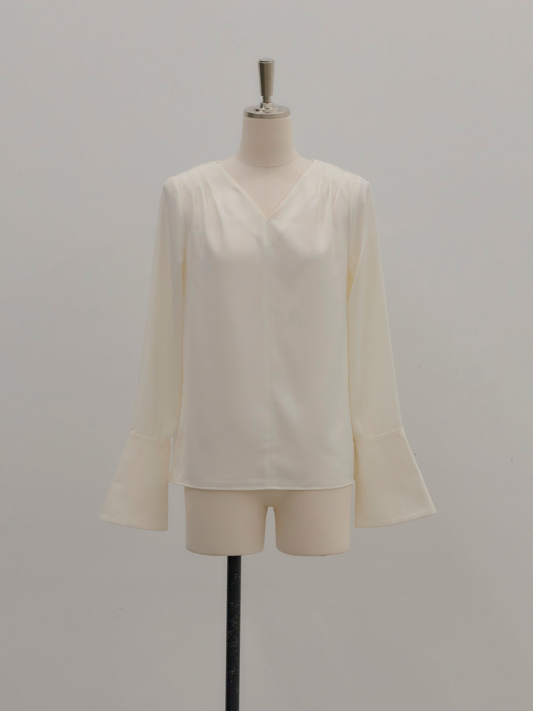 【Essential】2wayタイ付きベルスリーブサテンブラウス