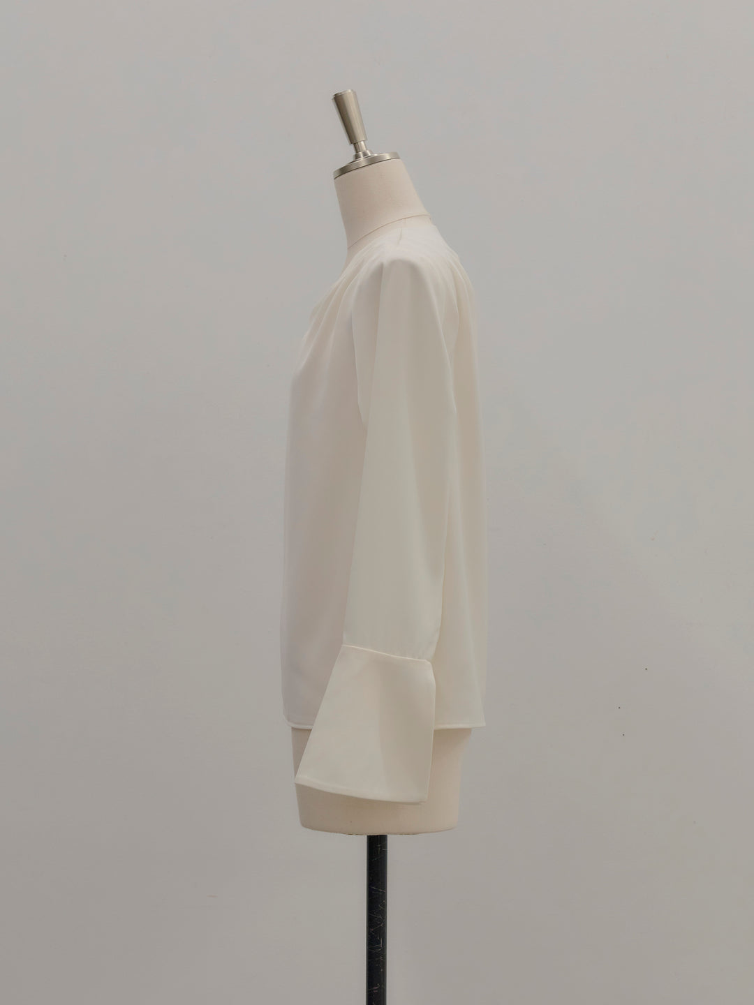 【Essential】2wayタイ付きベルスリーブサテンブラウス